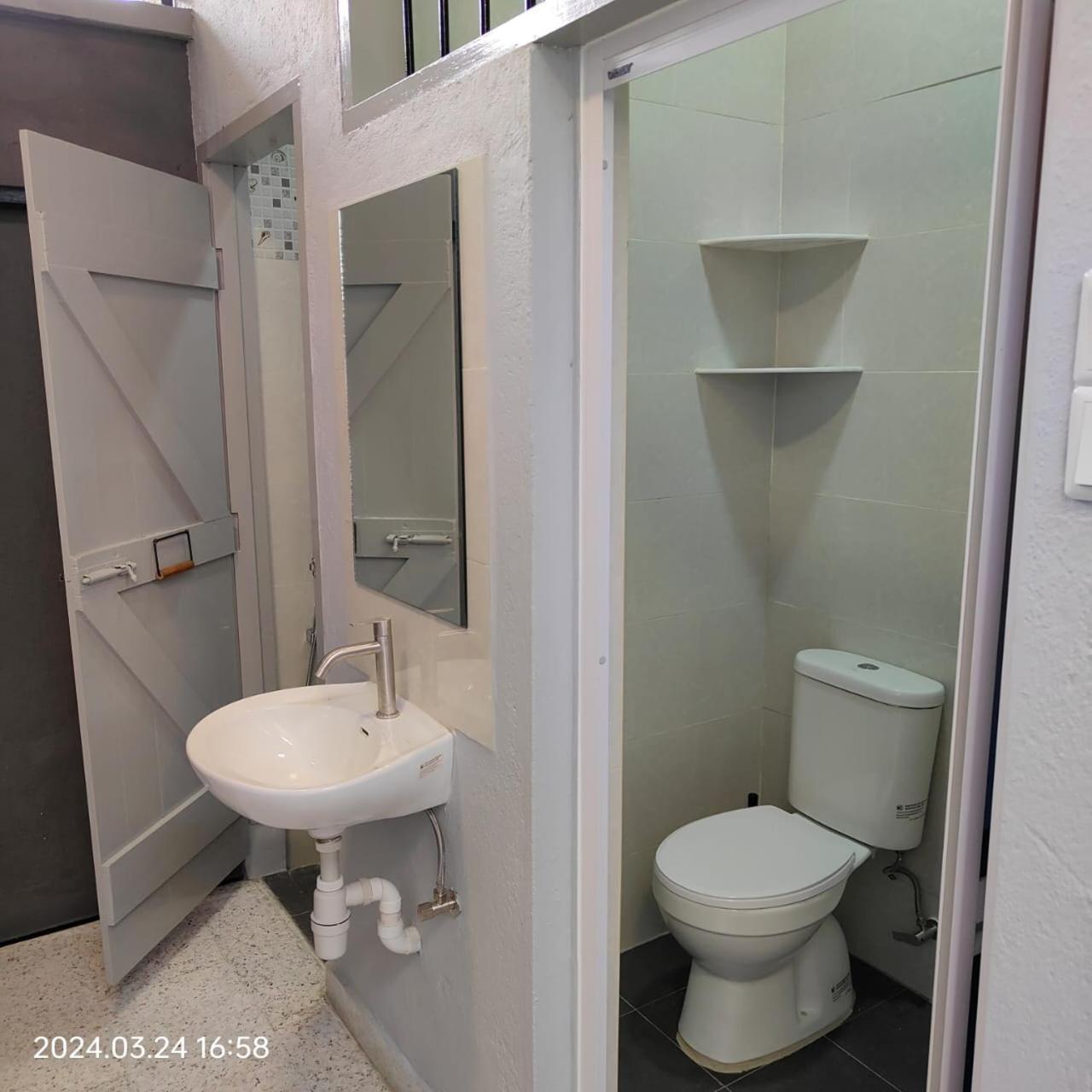 Sterling Homestay Tanjung Bungah  Exteriör bild